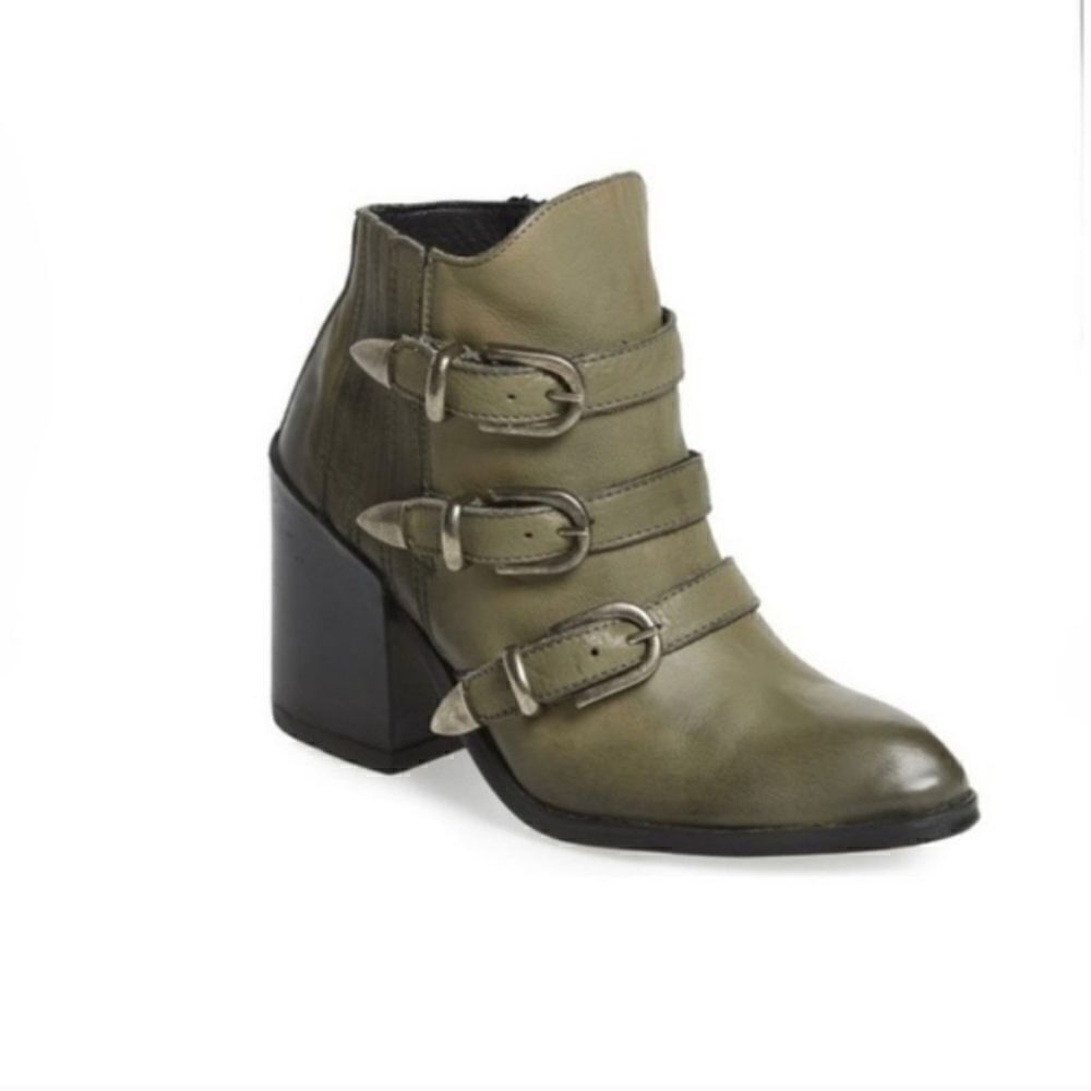 Baske California Roscoe Buckle Ankle boot 2025 Pantone Color
